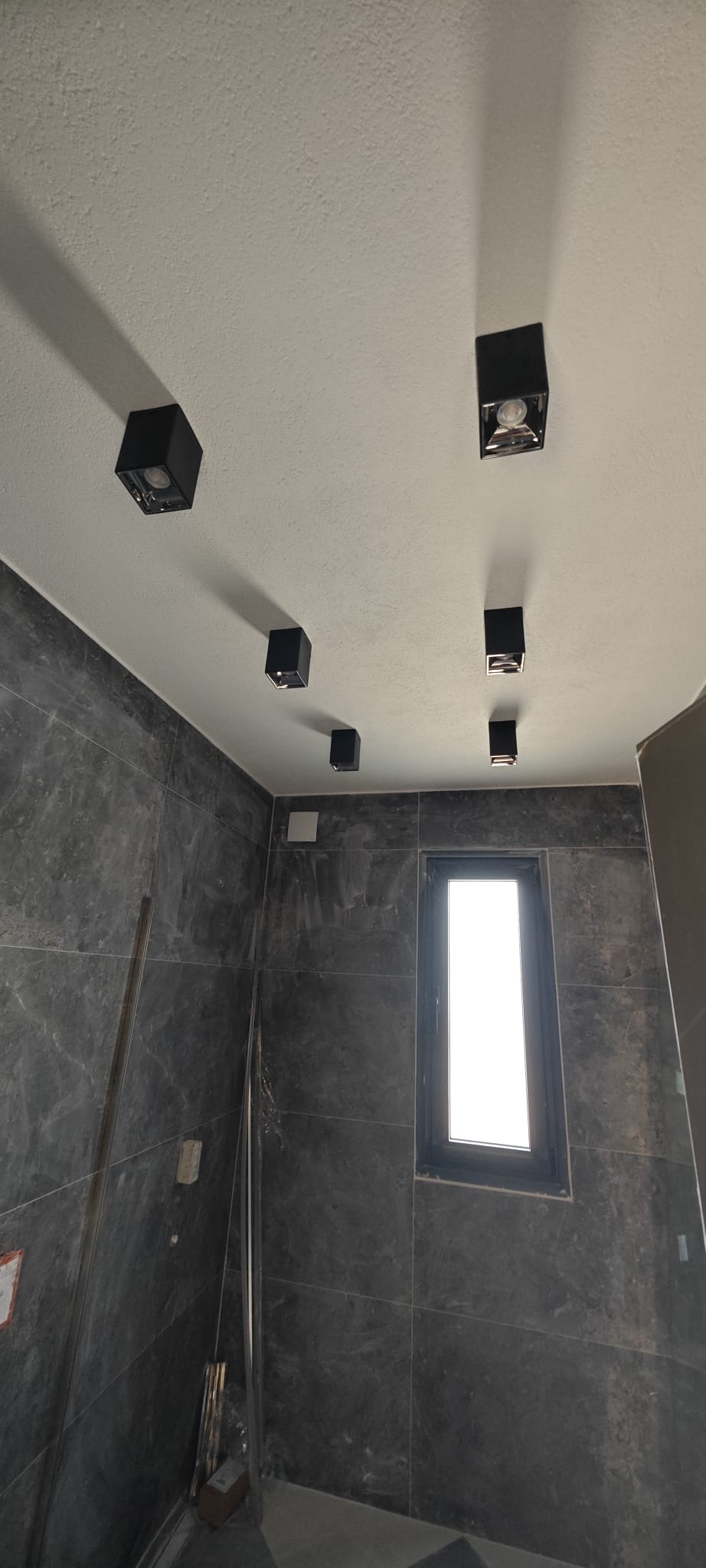 Banyo siyah küp spot aydınlatma